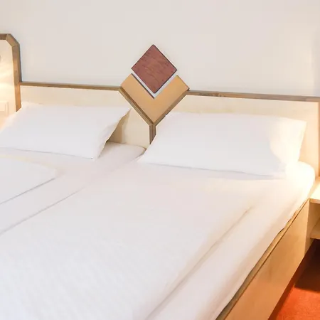 Burgklause 3* Nickenich