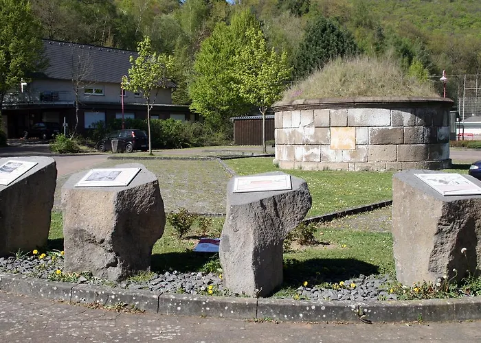 Burgklause 3* Nickenich